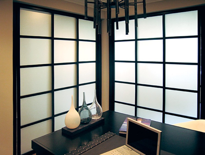 Угловая перегородка в японском стиле с матовым стеклом Энгельс
