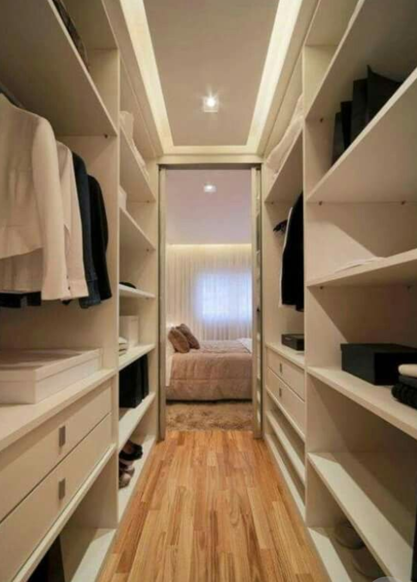 П-образная гардеробная комната в спальню Энгельс