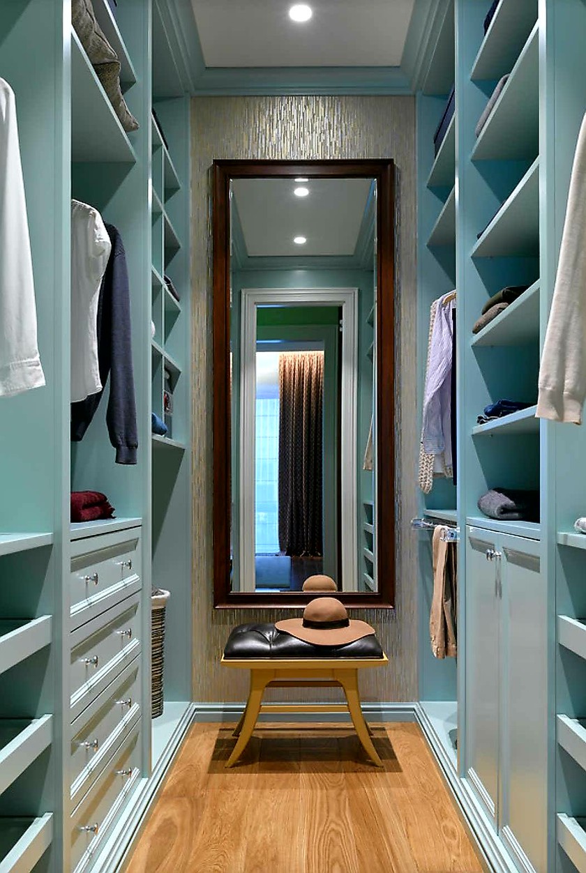 Параллельная гардеробная комната с большим зеркалом Энгельс