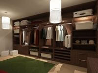 Классическая гардеробная комната из массива с подсветкой Энгельс