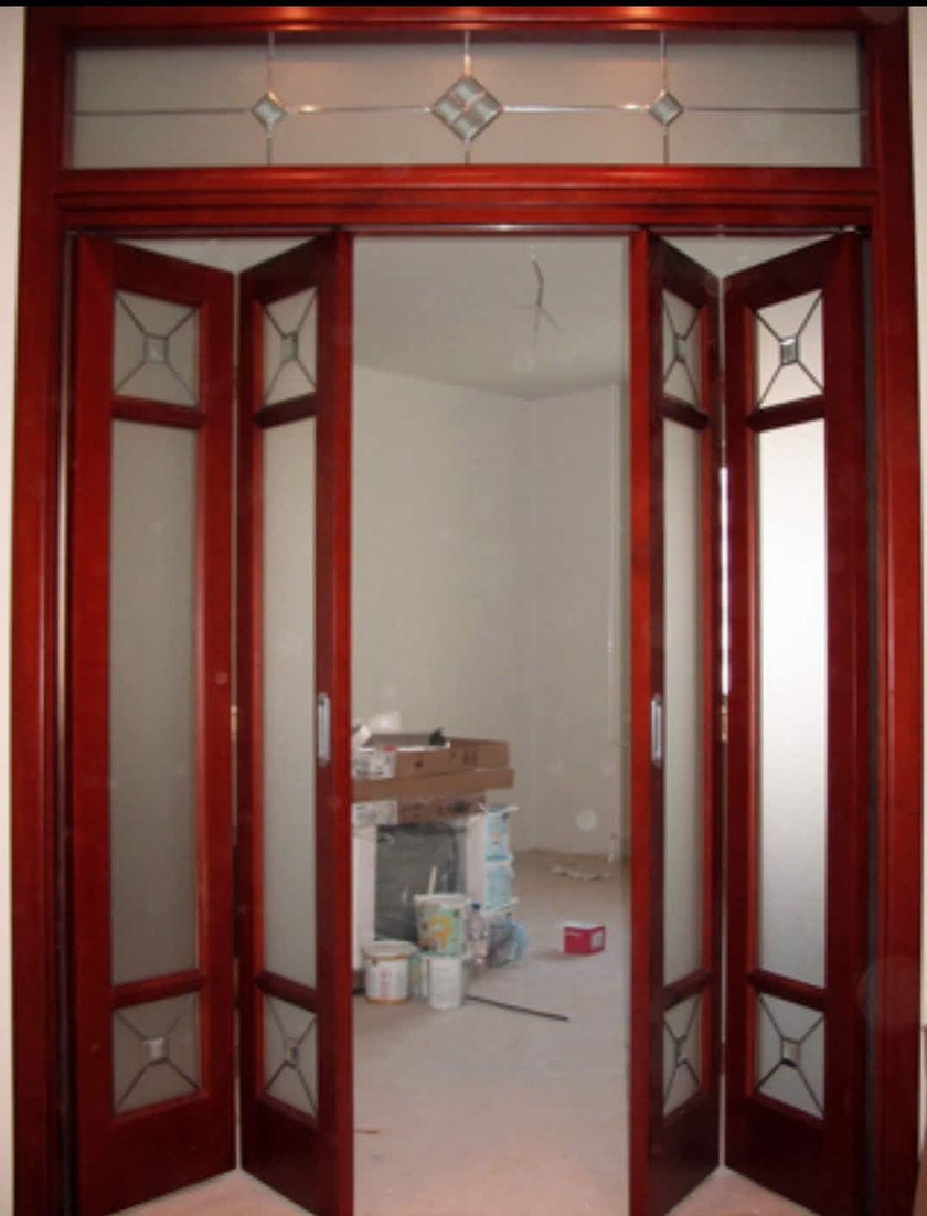 Дверь гармошка с декоративными стеклянными вставками Энгельс